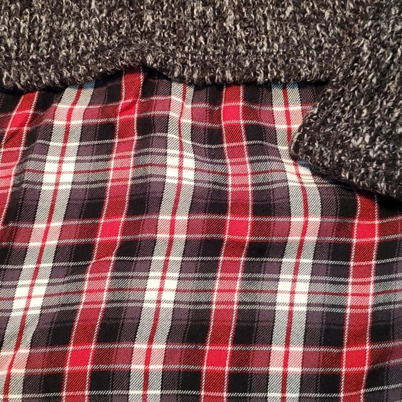 Sanctuary Gray Sweater and Red Flannel Combo Long Top Size XS Bust 34 Inches - Picture 2 of 6